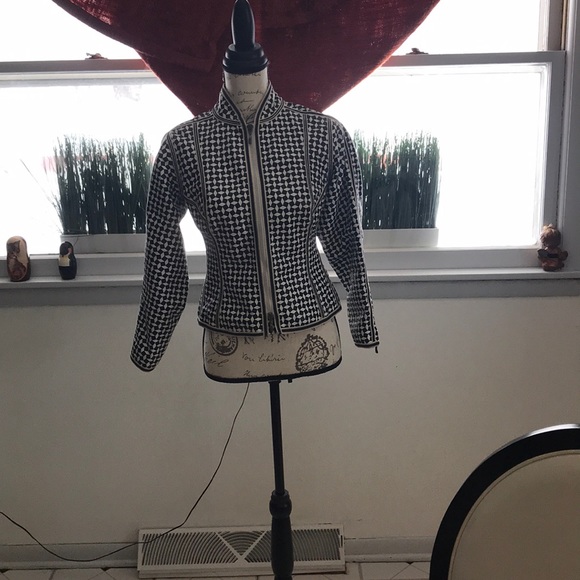 Fashionable jackets perfect for denim - Picture 1 of 4